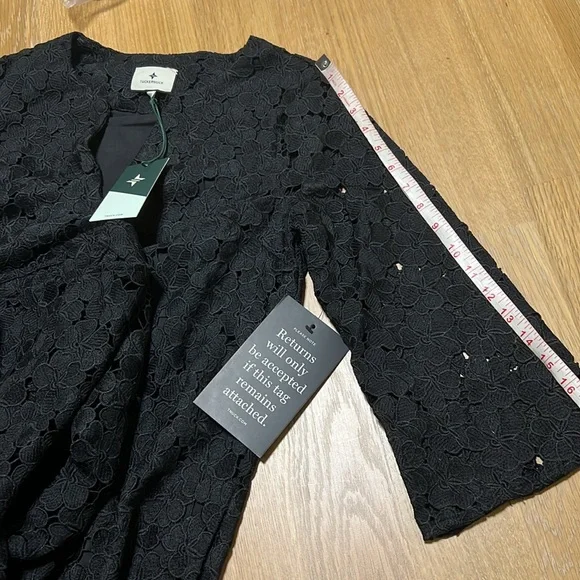 Tuckernuck BLACK V-Neck Lace Jamie black Dress size XS